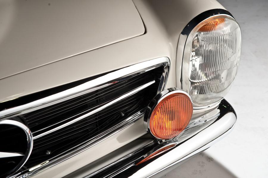  Mercedes-Benz 230 SL Roadster 1963 года  (фото 3 из 11)